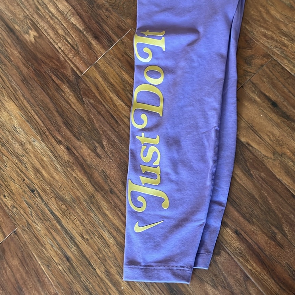 Nike Womens Lavender Leggings. Size Medium. New without tags. - Picture 2 of 3